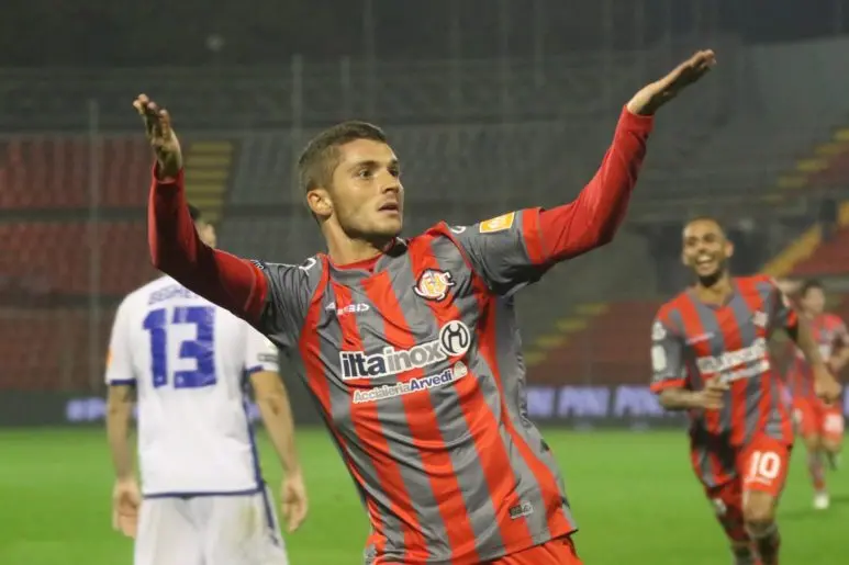 Foto Raffaele Rastelli/LaPresse 27/10/2019 Cremona Italia Sport CalcioCremonese vs Frosinone - Lega BKT 2019/2020 - Stadio Zini.Nella foto:Palombi sgna ed esulta Photo Raffaele Rastelli/LaPresse 27/10/2019 Cremona Italy Italian sport soccer Cremonese vs Frosinone - Football Championship League BKT 2019/2020 - Zini stadium.In the pic: