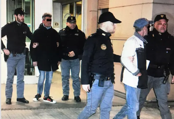 Rapina in banca a Cosenza, la polizia arresta due persone