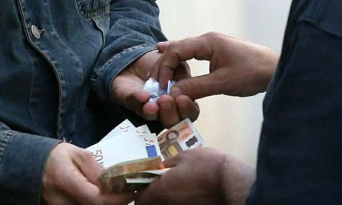 Bruciature in faccia e sul corpo: le torture della ’ndrangheta al pusher «infame» in 10 video stile Arancia Meccanica\n
