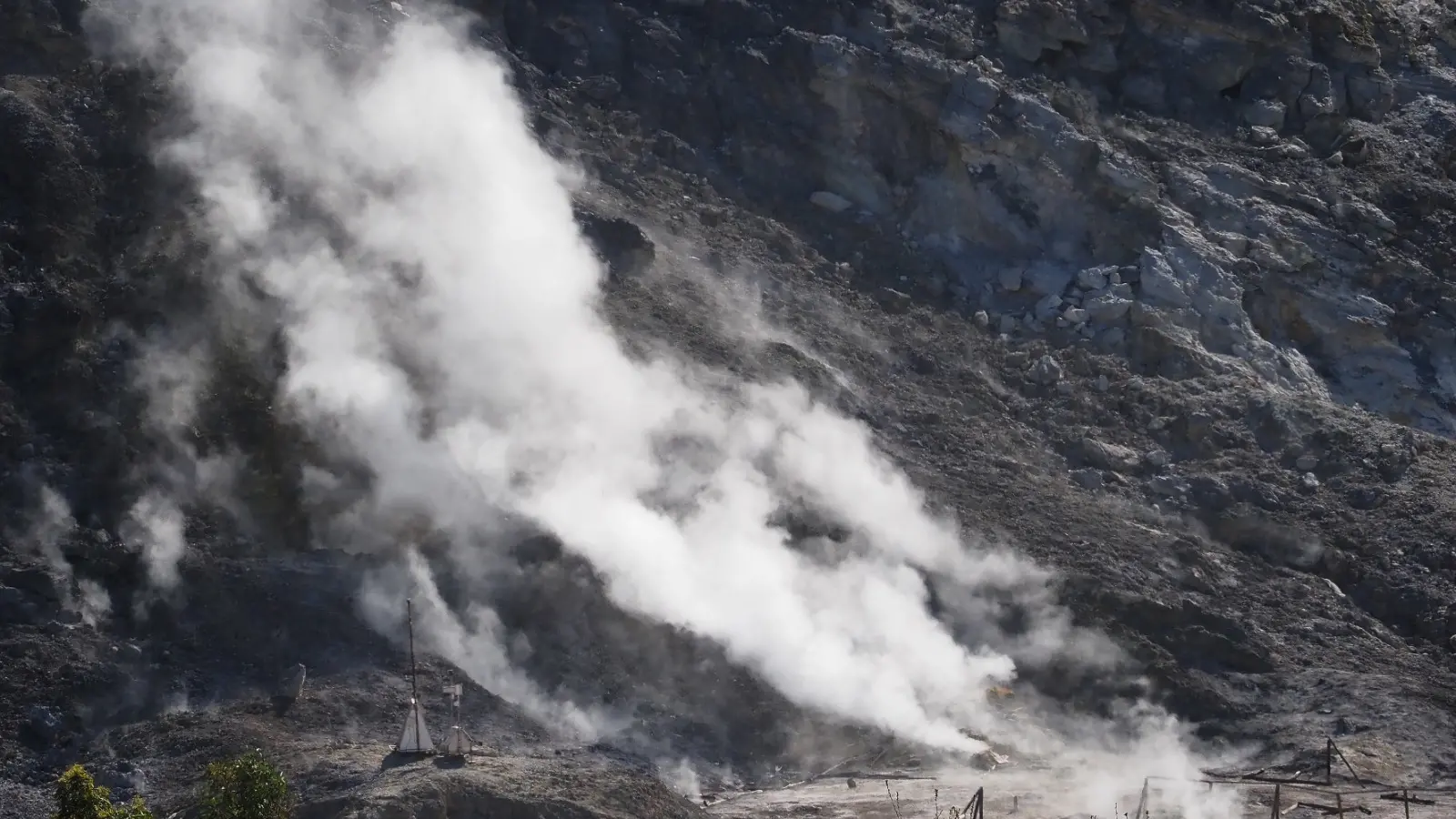 Terremoti, i Campi Flegrei chiamano\u00A0e la\u00A0Calabria risponde: i rischi in caso di eruzione del super vulcano