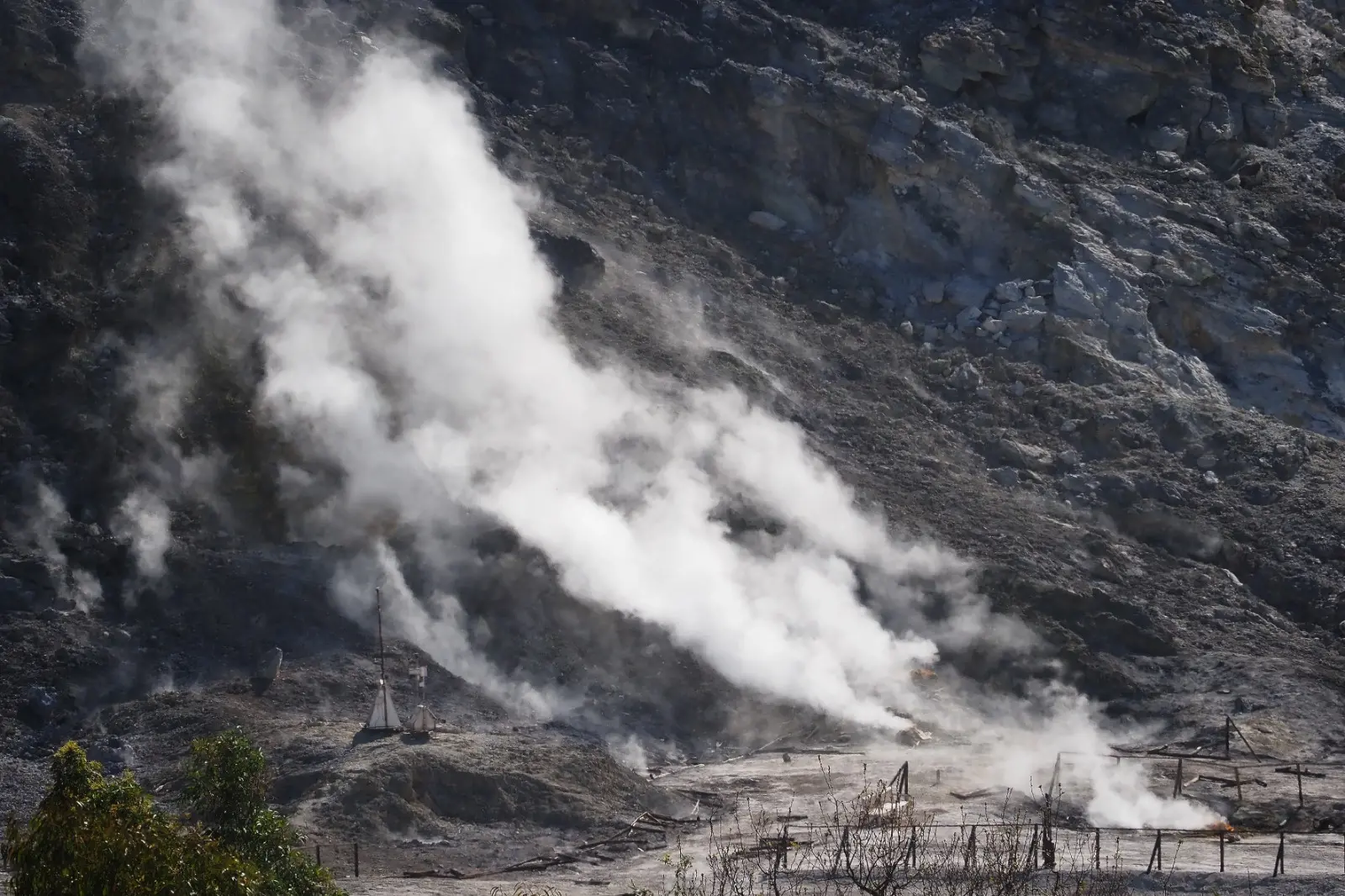 Terremoti, i Campi Flegrei chiamano\u00A0e la\u00A0Calabria risponde: i rischi in caso di eruzione del super vulcano