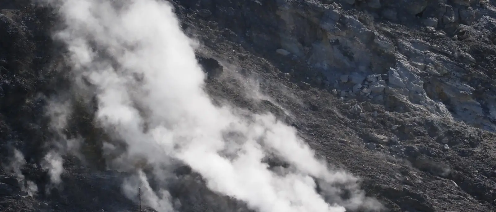 Terremoti, i Campi Flegrei chiamano\u00A0e la\u00A0Calabria risponde: i rischi in caso di eruzione del super vulcano