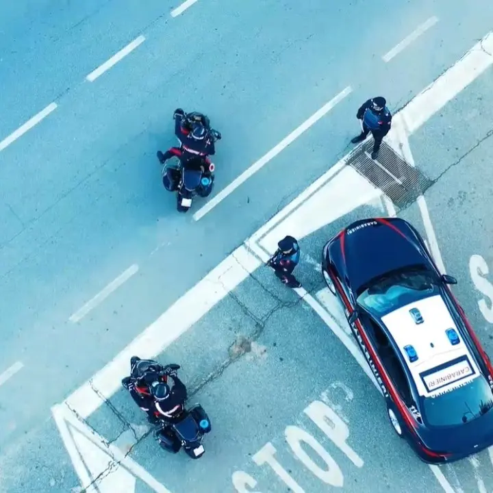 Truffa del finto carabiniere, 39enne fermato ad Acquaro dopo una caccia all’uomo per le strade delle Preserre