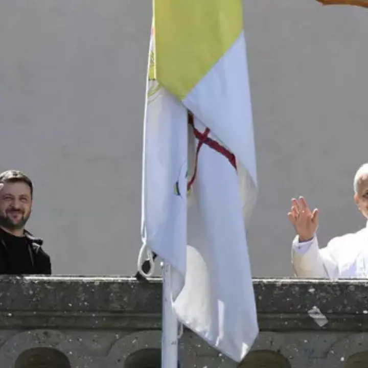 Zelensky da Papa Leone XIV. Il pontefice: «Vaticano sede disponibile per i negoziati Russia-Ucraina»\n