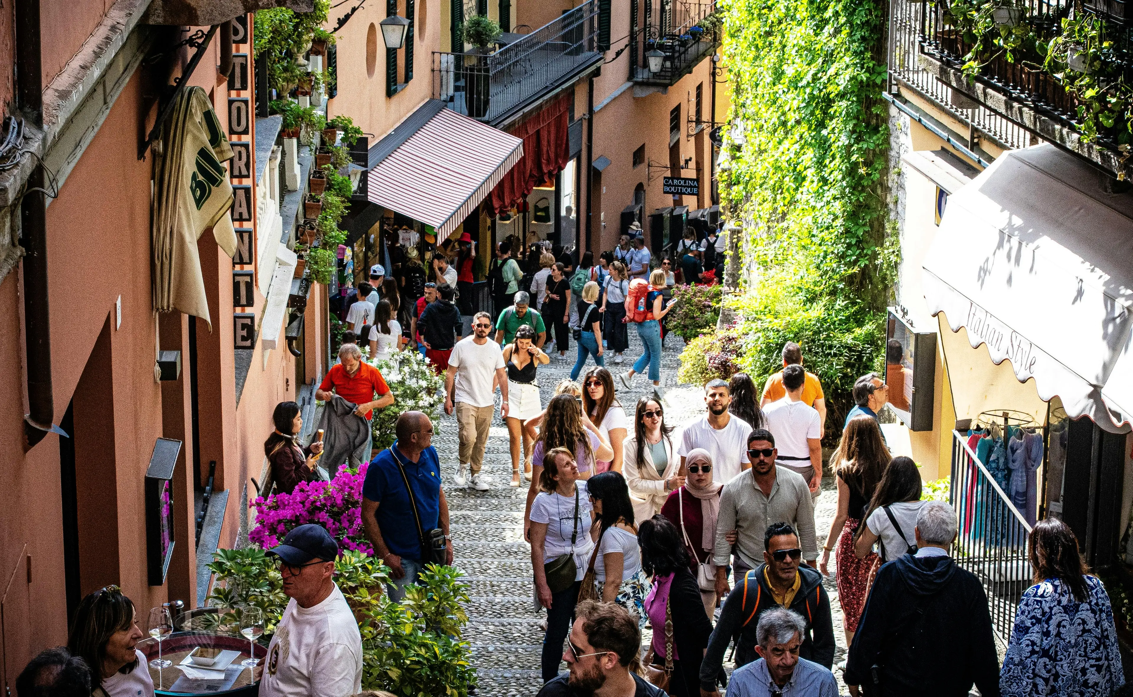 L’Italia si prepara a un’estate affollata: attesi 65\u00A0milioni di turisti, la spesa sfiorerà i 39 miliardi\n
