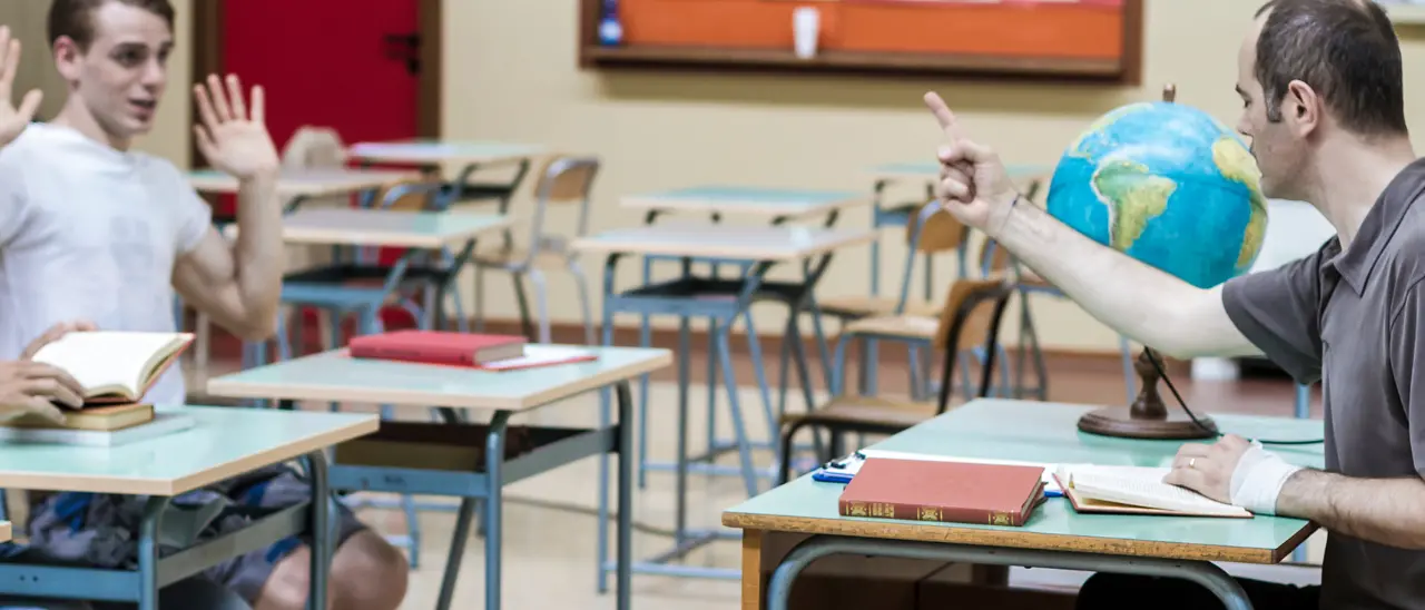 Scuola, la Cassazione: «Cretino\u00A0è un insulto, giusta la punizione al professore»\n