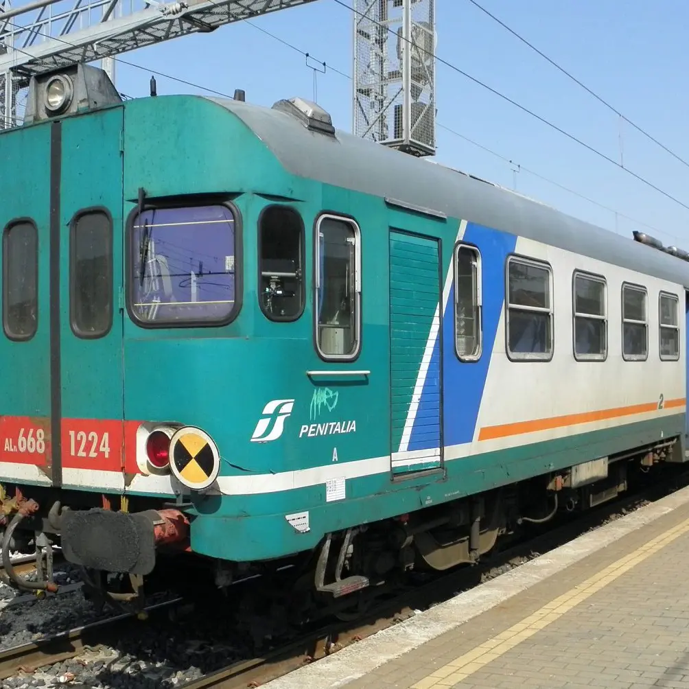 Pendolari reggini in treno senza aria condizionata, esplode la rabbia: «Come negli anni ‘60»\n