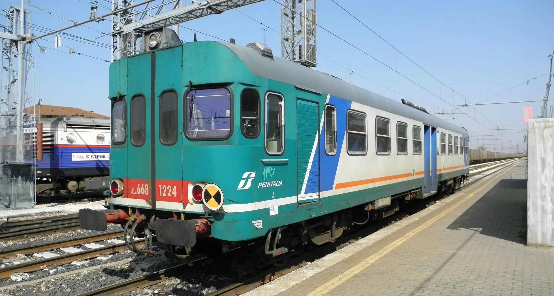 Pendolari reggini in treno senza aria condizionata, esplode la rabbia: «Come negli anni ‘60»\n