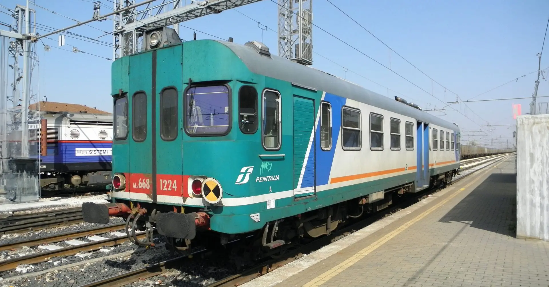Pendolari reggini in treno senza aria condizionata, esplode la rabbia: «Come negli anni ‘60»\n