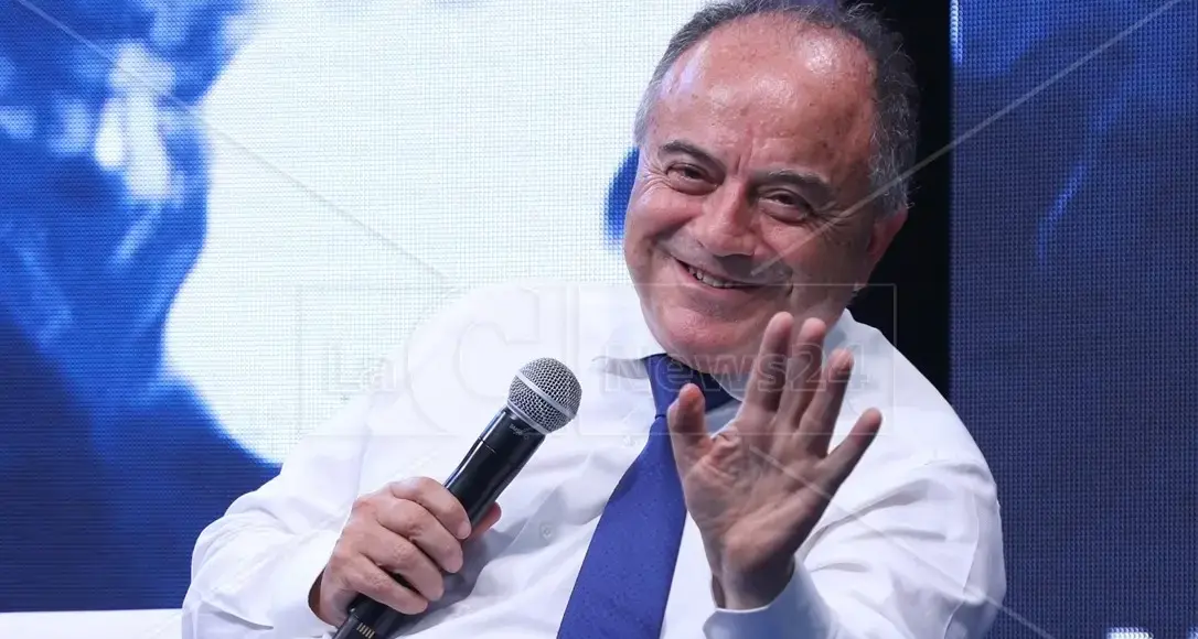 La politica ha paura di Gratteri in tv,\u00A0il procuratore spiega perché: «La verità arriva a milioni di persone e il potere la teme»\n