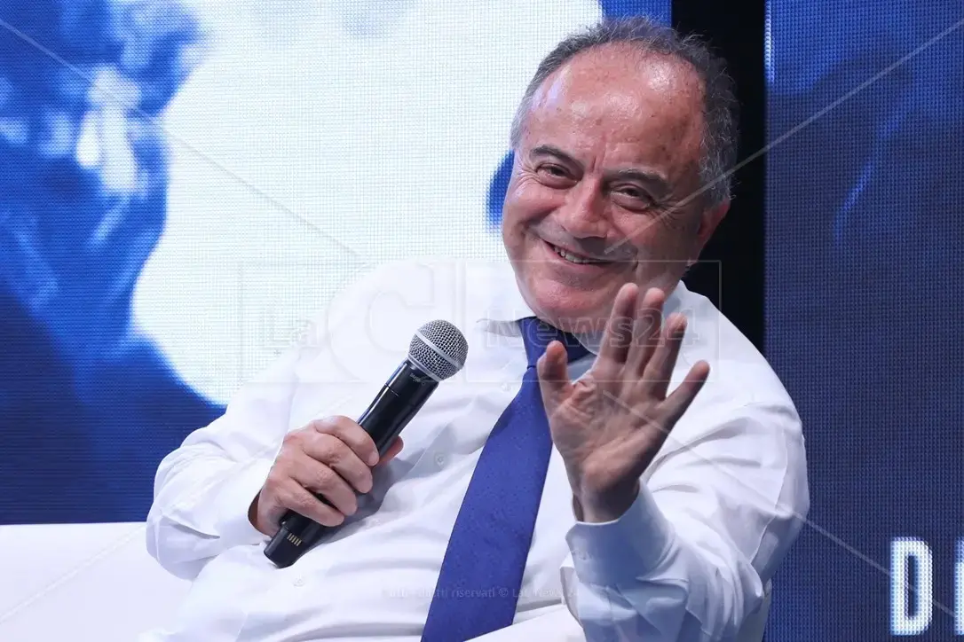 La politica ha paura di Gratteri in tv,\u00A0il procuratore spiega perché: «La verità arriva a milioni di persone e il potere la teme»\n