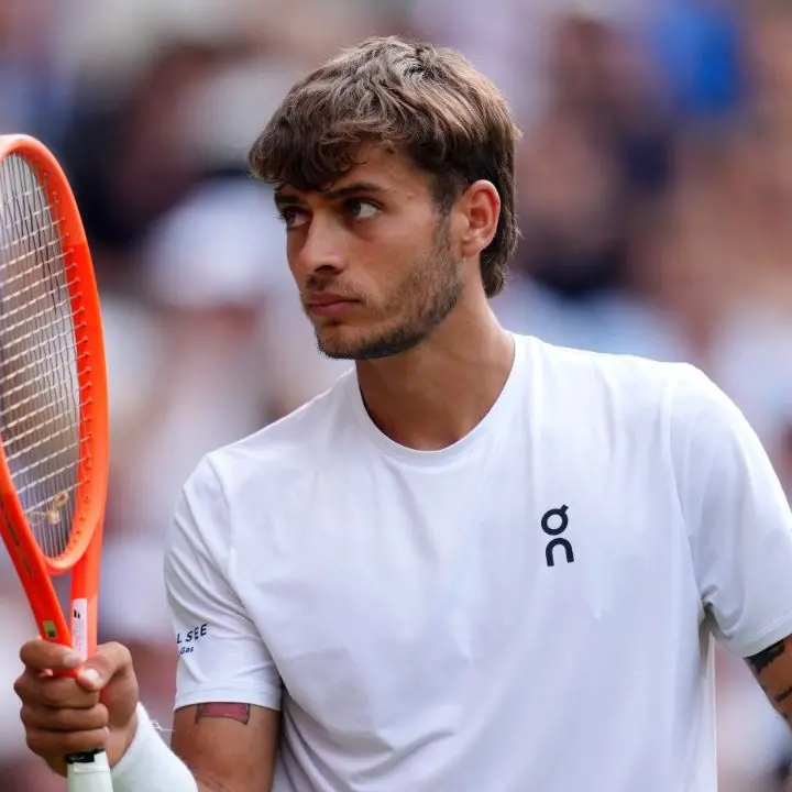Tennis, Cobolli lotta con\u00A0Djokovic ma in semifinale ci va il serbo