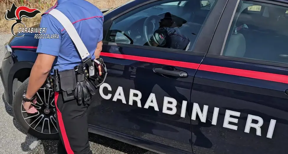Controlli in uno stabilimento balneare del Reggino: lavoratori in nero e cibo non tracciato, scatta una denuncia\n