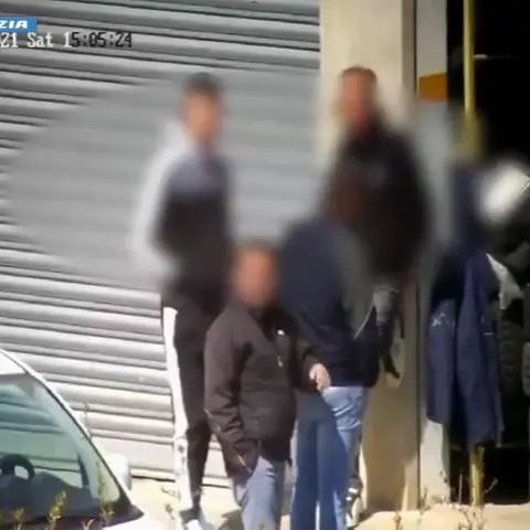 Nei container o tra i chicchi di caffè, così tentavano di far arrivare in Calabria la cocaina dalla Colombia: i dettagli dell’inchiesta\n