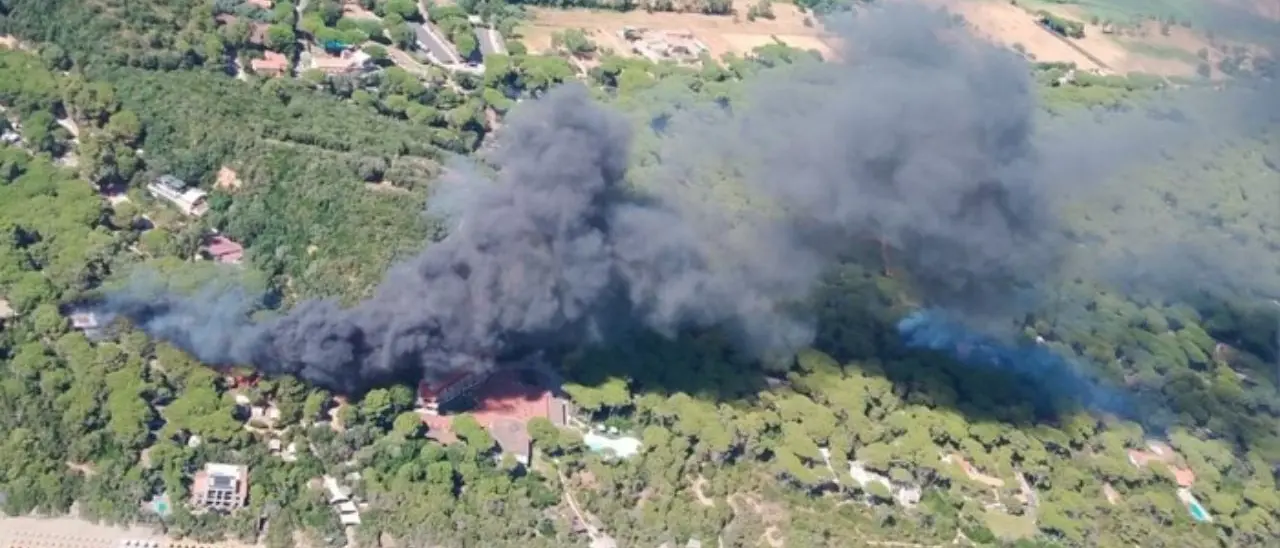 Incendio in un campeggio a Castiglione della Pescaia:\u00A0evacuate 600 persone\n