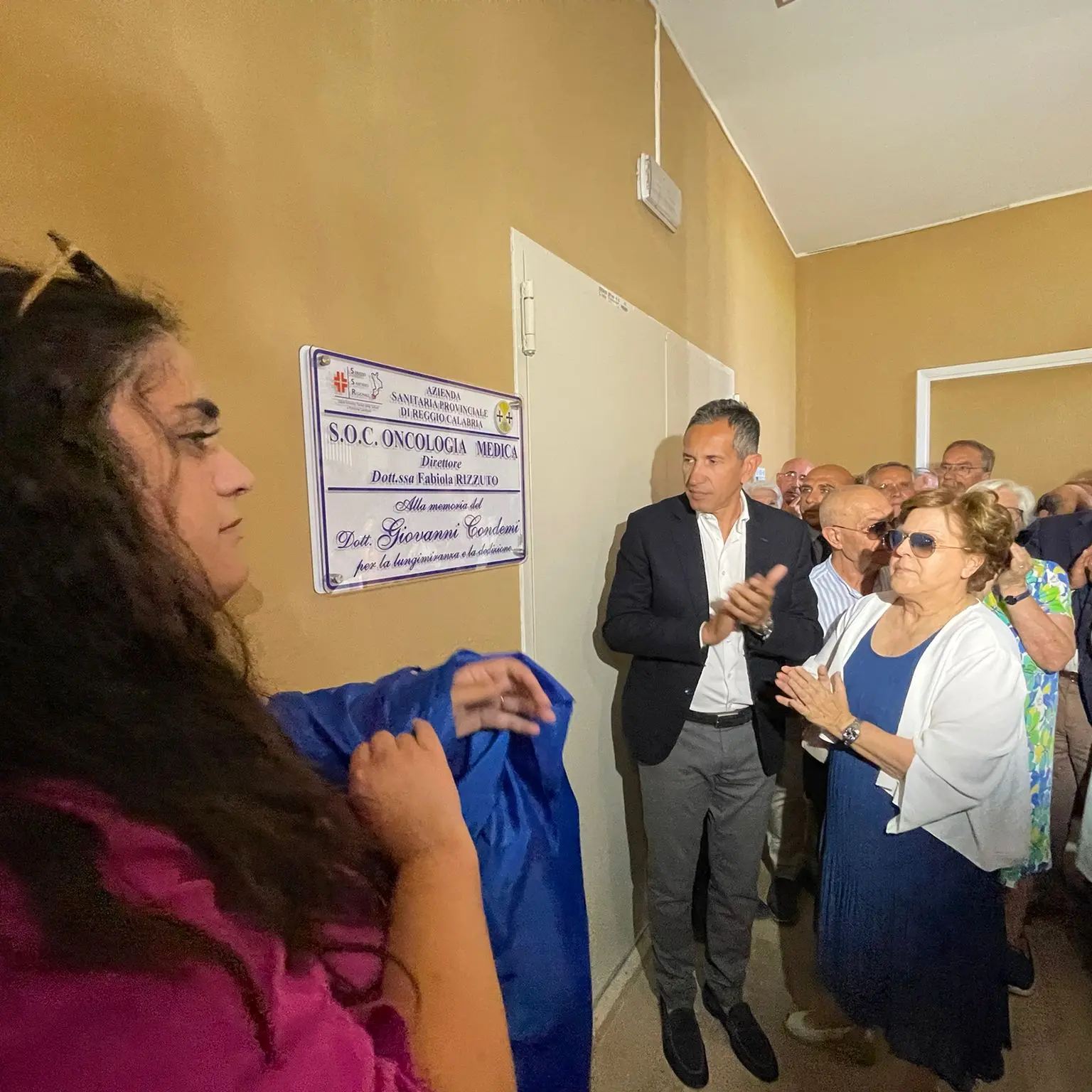 Ospedale\u00A0Locri,\u00A0il reparto di Oncologia intitolato all’ex primario Condemi: «Ci si può curare qui grazie alla sua lungimiranza»