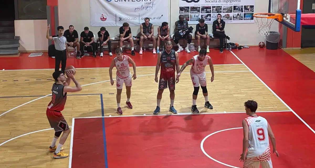 Basket Calabria, Rende chiude il suo secondo colpo di mercato. Viola Reggio e Catanzaro in attesa in Serie B\n