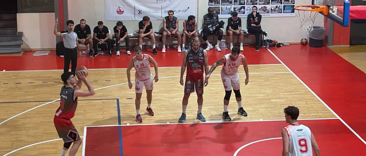 Basket Calabria, Rende chiude il suo secondo colpo di mercato. Viola Reggio e Catanzaro in attesa in Serie B\n