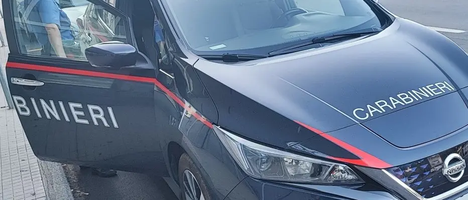 Reggio, violenze e minacce di morte alla moglie che disperata chiama il 112: l’intervento dei carabinieri evita il peggio