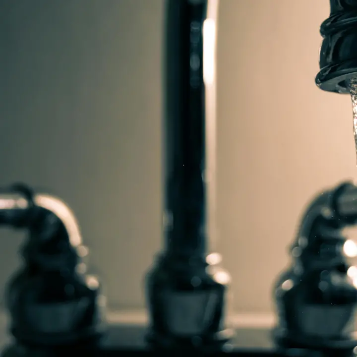 Stop della fornitura d’acqua agli utenti morosi, il Codacons diffida\u00A0Sorical: «Una violazione dei diritti fondamentali»\n