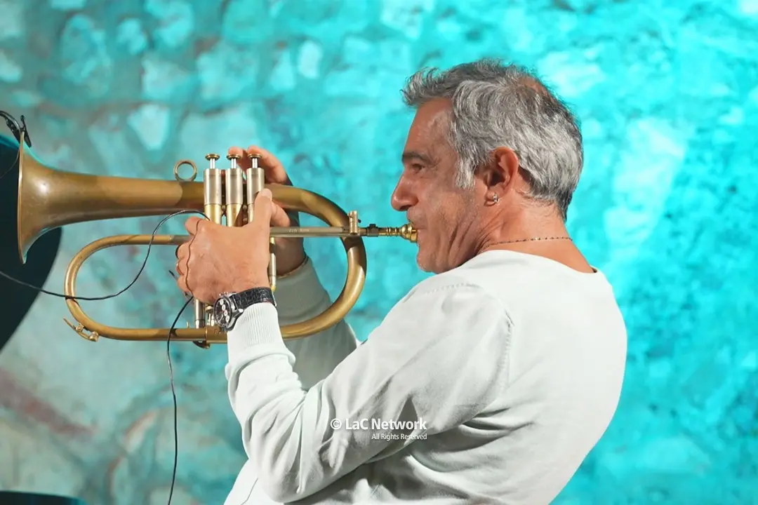 La tromba di Paolo Fresu illumina la notte di Cerisano. E al Festival stasera arriva Irene Grandi
