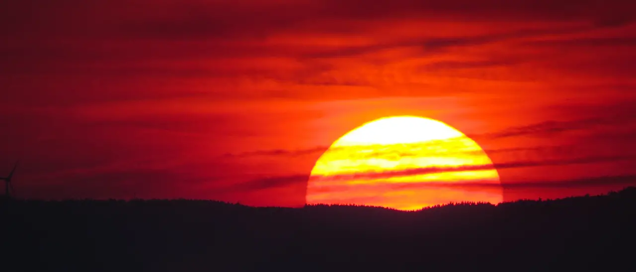Città deserte di giorno, scuole serali e niente lavori notturni: così il cambiamento climatico riscriverà la nostra vita\n