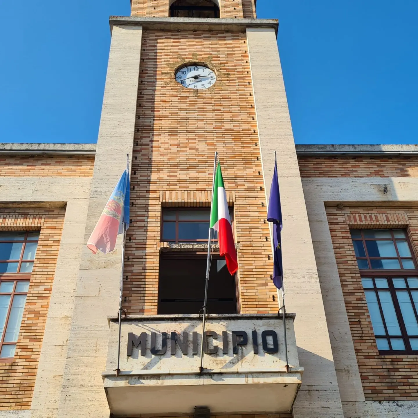 In fiamme l’auto di una dirigente del Comune di Vibo\n
