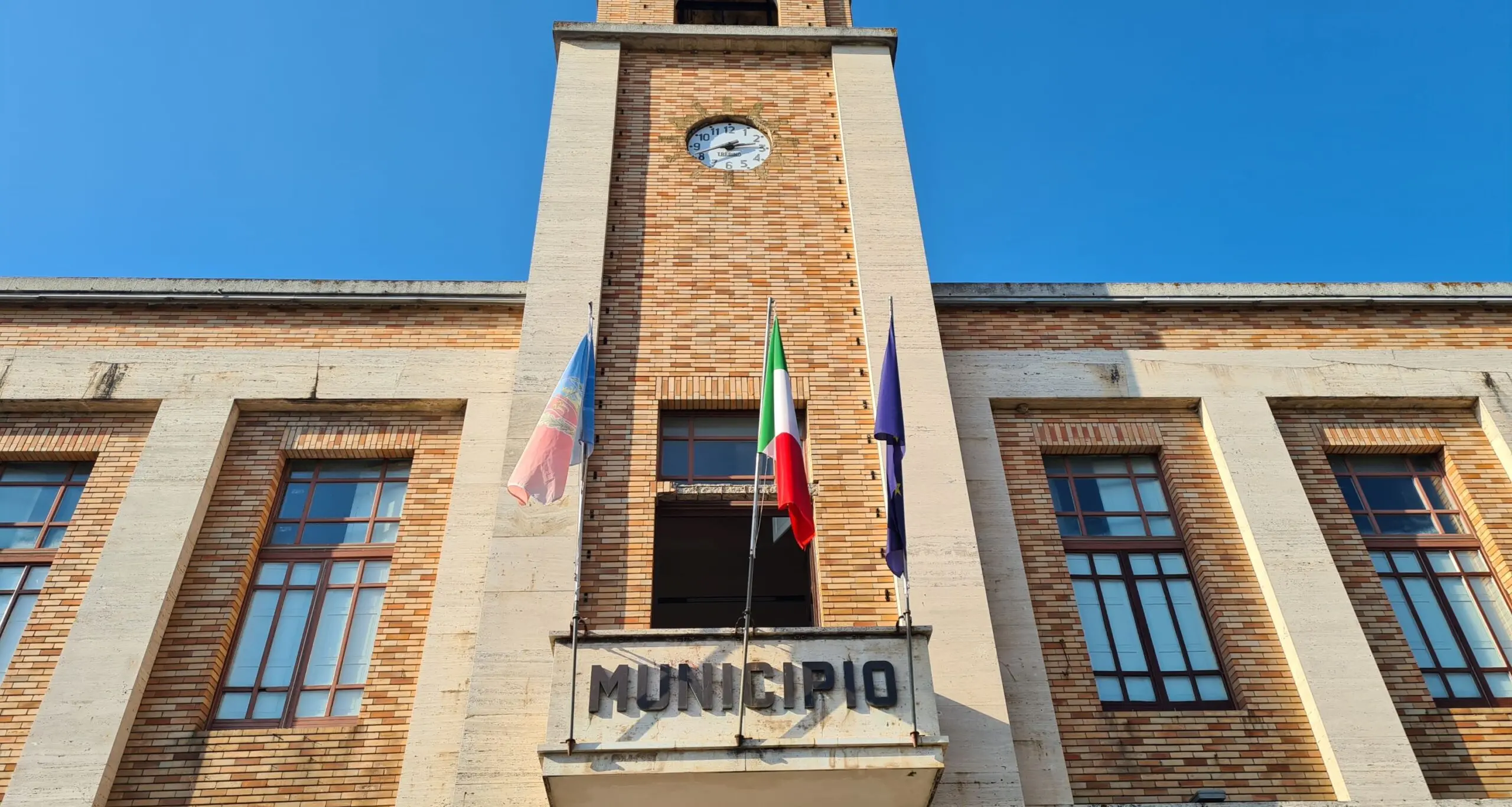 In fiamme l’auto di una dirigente del Comune di Vibo\n