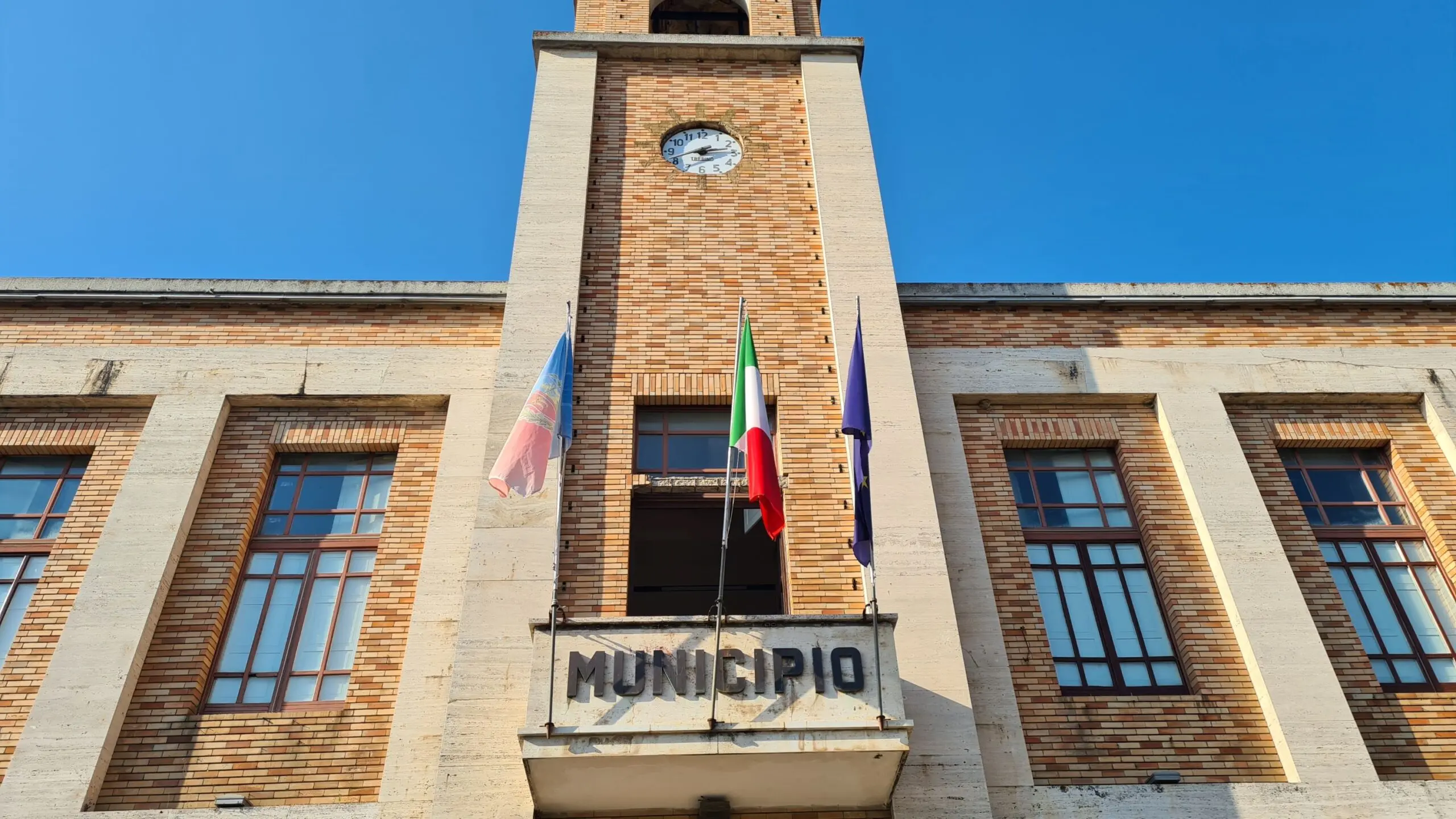 In fiamme l’auto di una dirigente del Comune di Vibo\n