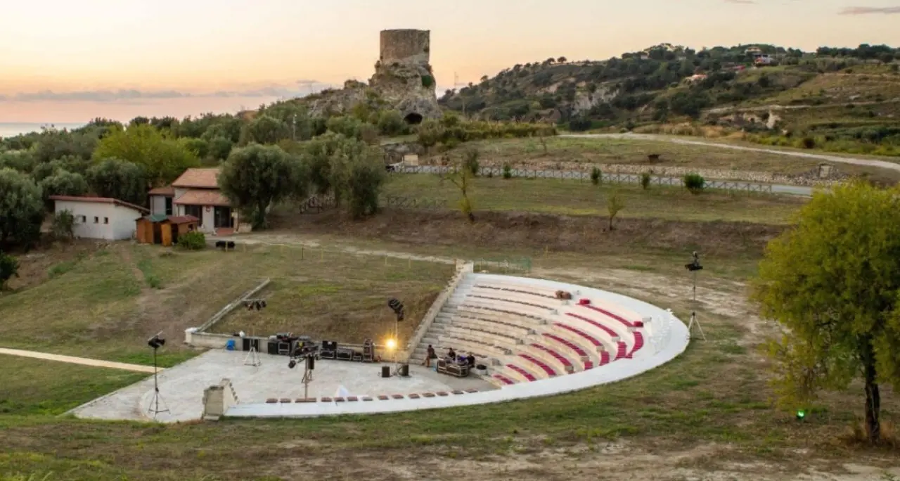 Ricadi, il Torre Marrana Festival 2025 accende l’estate. Tripodi: «Valorizzazione di un luogo che esprime bellezza e storia»\n