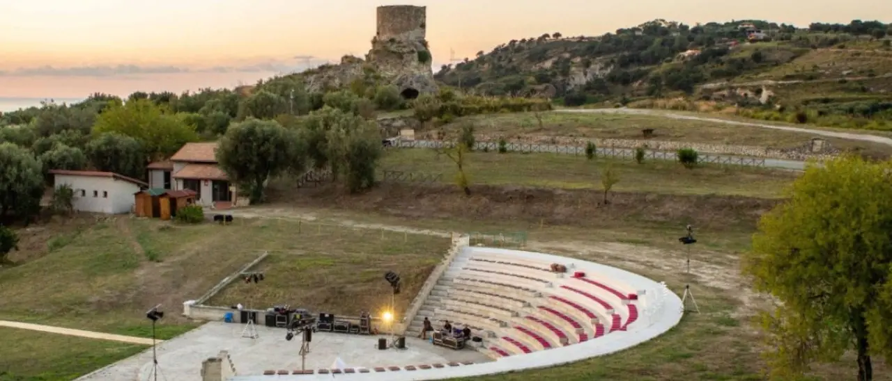 Ricadi, il Torre Marrana Festival 2025 accende l’estate. Tripodi: «Valorizzazione di un luogo che esprime bellezza e storia»\n