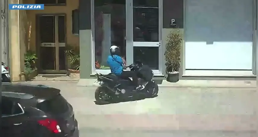 Spari contro la vetrina di un negozio e l’auto di un avvocato, arrestato un 27enne reggino per tentato omicidio\n