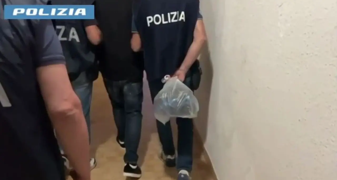Scalea, arrestato esponente vicino alla camorra: era ricercato per estorsione mafiosa e armi\n