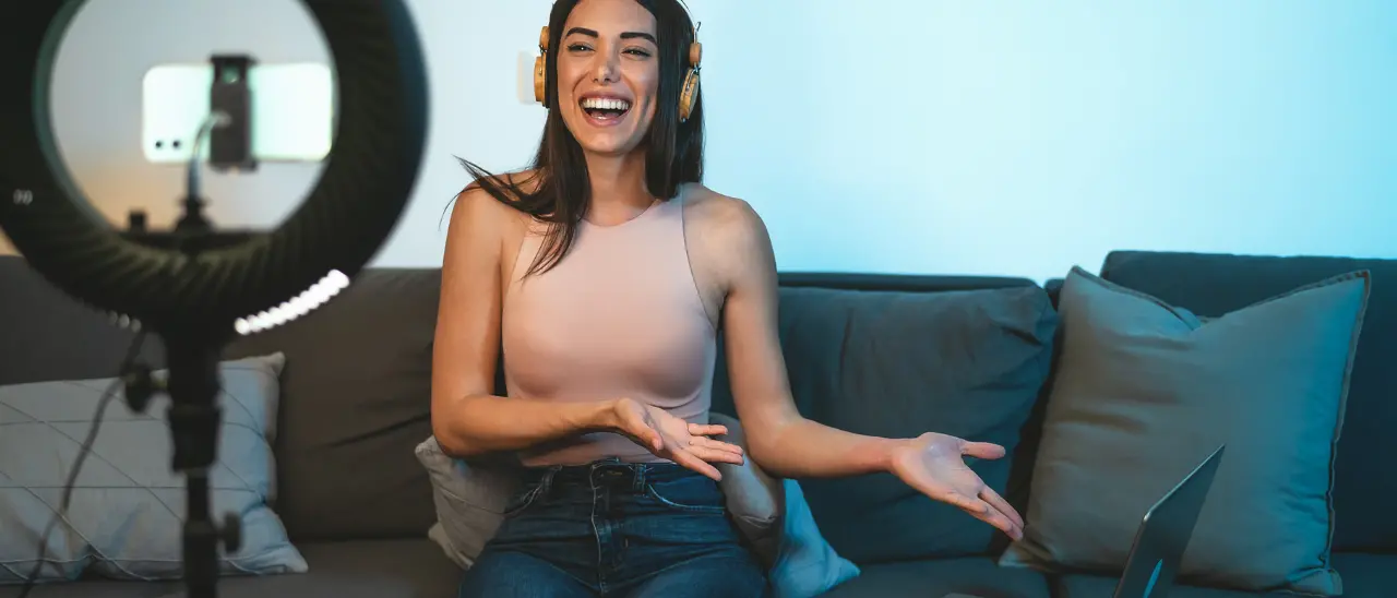 Ma quanto guadagna davvero un influencer? Dopo il pandoro della Ferragni, il business dei social cresce ancora\n