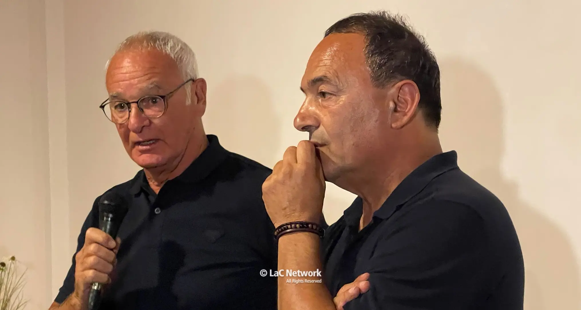 Migranti, a Riace\u00A0l’abbraccio di Claudio Ranieri a Mimmo Lucano: «Con il suo amore ha dato a tutti una speranza»