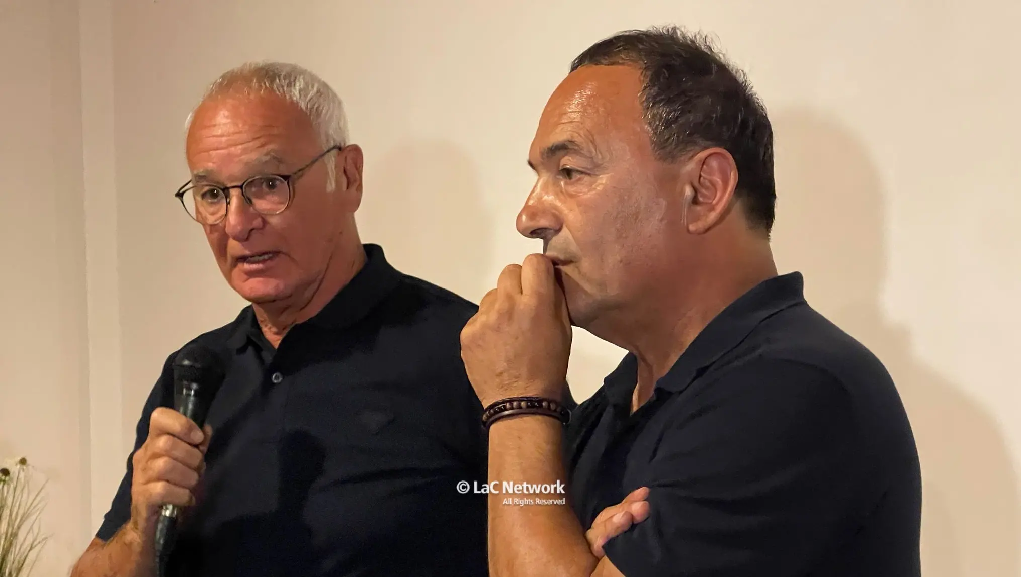 Migranti, a Riace\u00A0l’abbraccio di Claudio Ranieri a Mimmo Lucano: «Con il suo amore ha dato a tutti una speranza»