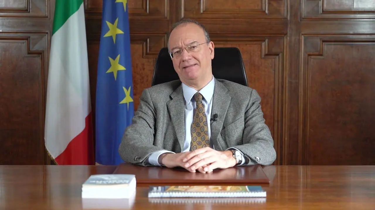 Giuseppe Valditara: il professore del secolo scorso che vuole addomesticare il futuro