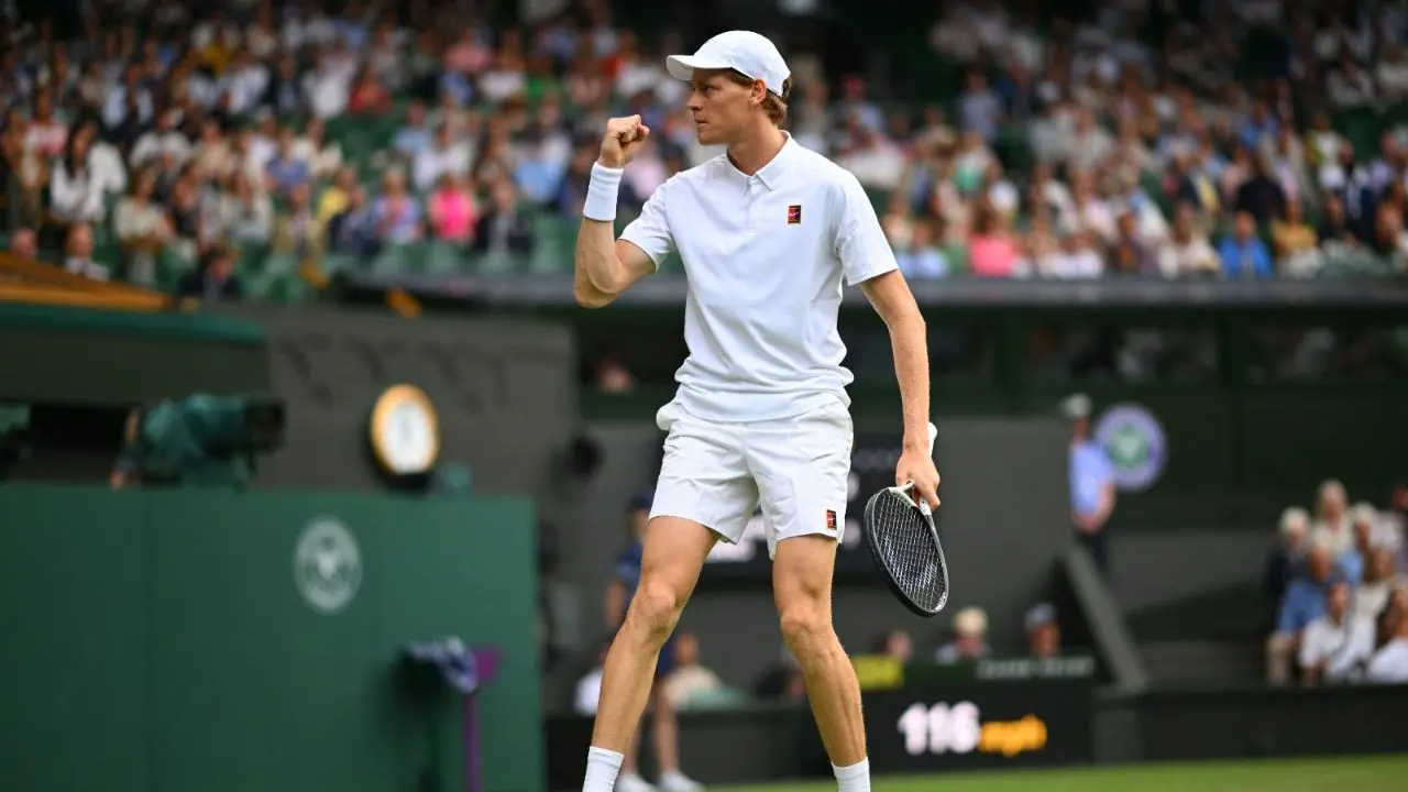 Tennis, Sinner re di Wimbledon: battuto in rimonta Alcaraz in quattro set\n