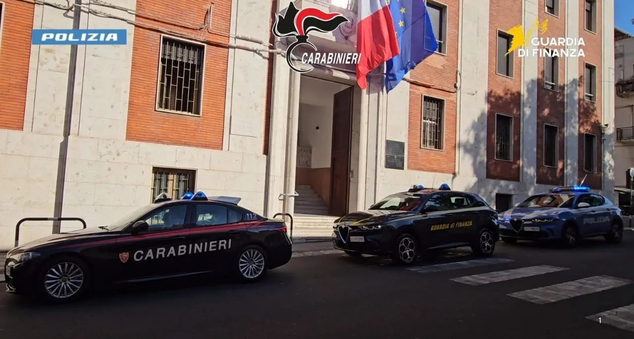 Maxi blitz\u00A0contro droga, estorsioni\u00A0e riciclaggio a Reggio Calabria: 54 misure cautelari\n