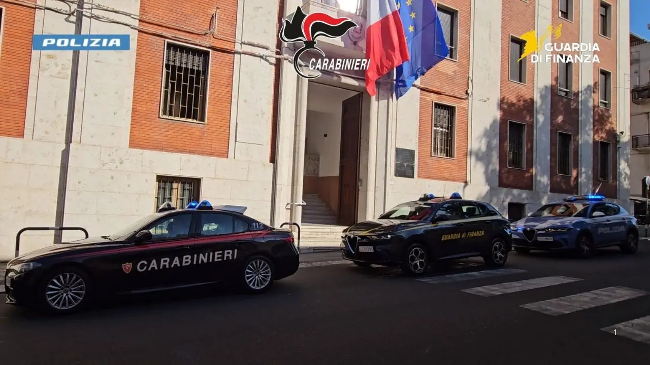 Maxi blitz\u00A0contro droga, estorsioni\u00A0e riciclaggio a Reggio Calabria: 54 misure cautelari\n
