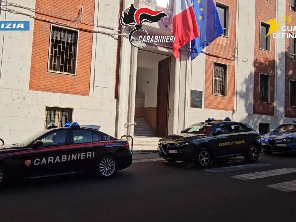Maxi blitz contro droga, estorsioni e riciclaggio a Reggio Calabria: 54 misure cautelari