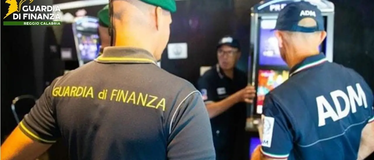 Duro colpo al gioco illegale: a Reggio Calabria e Vibo Valentia denunce e sanzioni per oltre 3,8 milioni di euro\n