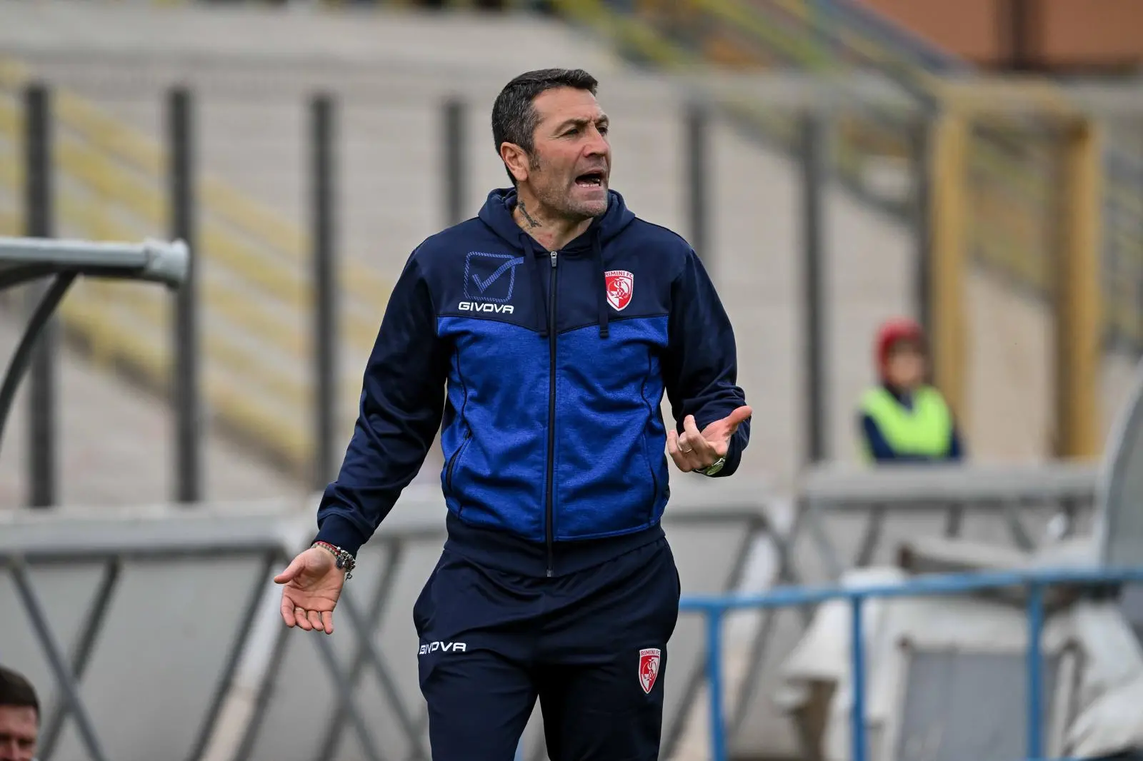 Cosenza Calcio, Antonio Buscè è il nuovo allenatore: pomeriggio la conferenza del ds Lupo\n