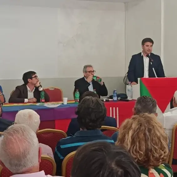 Lo Schiavo aderisce a Sinistra Italiana con 102 amministratori e attivisti calabresi, l’annuncio a Lamezia con Fratoianni: i nomi
