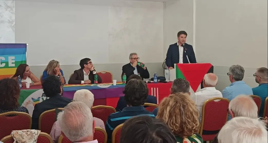 Lo Schiavo aderisce a Sinistra Italiana con 102 amministratori e attivisti calabresi, l’annuncio a Lamezia con Fratoianni: i nomi