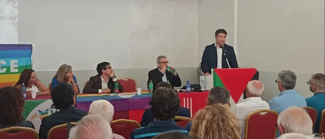 Lo Schiavo aderisce a Sinistra Italiana con 102 amministratori e attivisti calabresi, l’annuncio a Lamezia con Fratoianni: i nomi