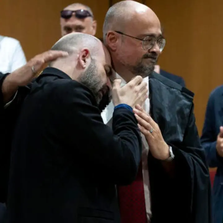 Le lacrime di Saviano, il sigillo della giustizia: dopo 17 anni arriva la condanna per le minacce di Bidognetti e del suo avvocato\n