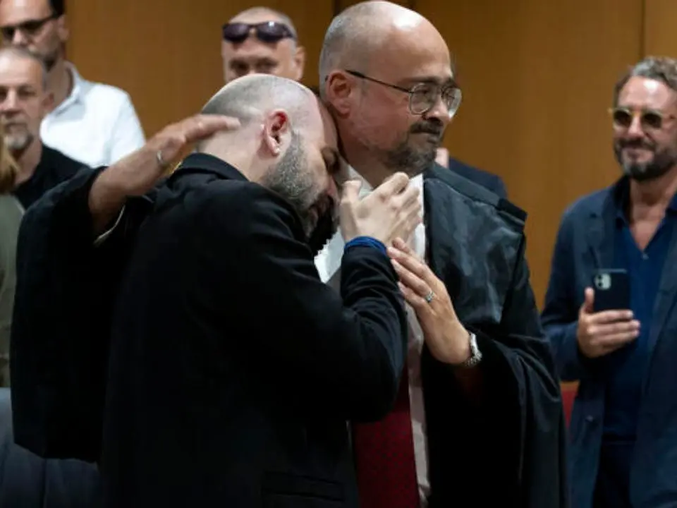 Le lacrime di Saviano, il sigillo della giustizia: dopo 17 anni arriva la condanna per le minacce di Bidognetti e del suo avvocato