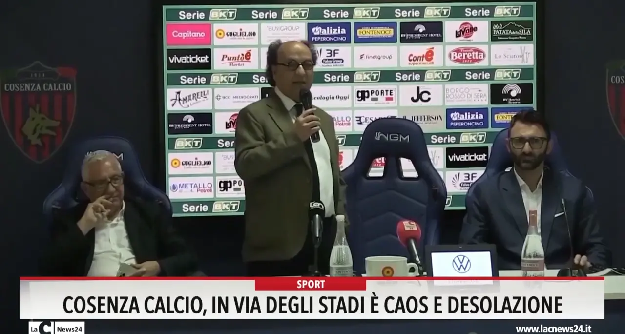 Cosenza calcio, in via degli Stadi è caos e desolazione