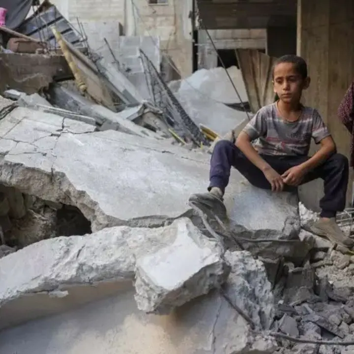 Medio Oriente, bombe israeliane su un campo profughi a Gaza: 5 morti\n